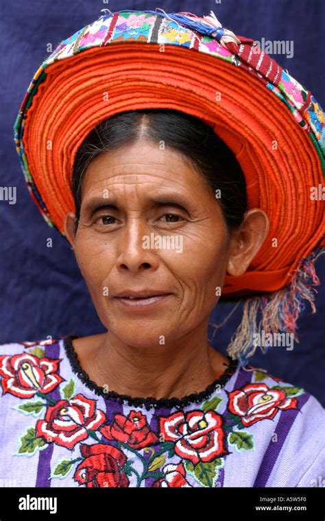 Mujer indígena Lago Atitlan Guatemala Fotografía de stock Alamy