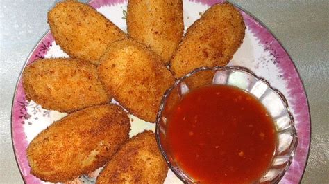 Minced chicken 1⁄2 kilogram (chicken onions 2 large, finely chopped green chilies … cutlets recipe rachel ray, chicken cutlets recipes easy, chicken cutlets recipes oven, chicken cutlets with gravy, chicken cutlets with lemon and capers, cutlets recipe, cutlets. Potato Chicken Cutlets Recipe in Urdu | Homemade Crispy ...