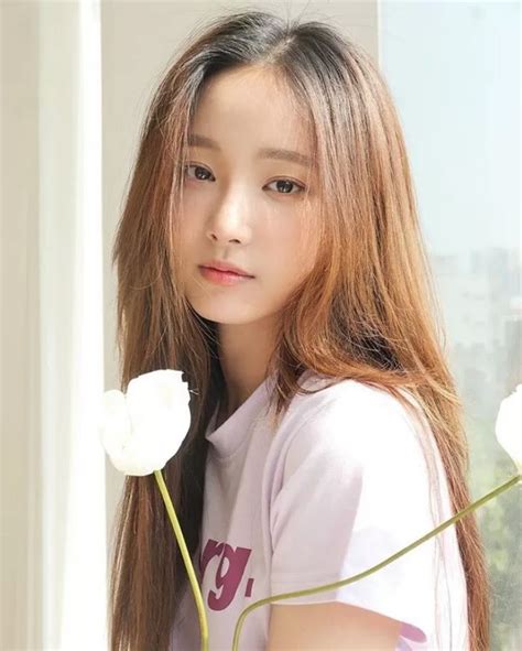 former momoland member yeonwoo expresses her terror caused by a sasaeng s online threats koreaboo