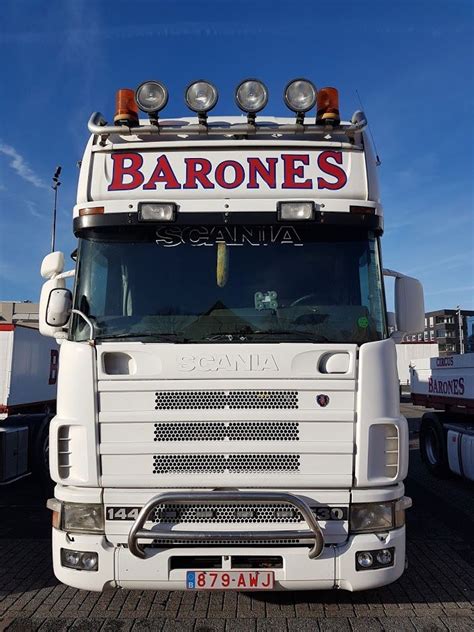 Seit sechszehn jahren betreibt manolito lauenburger seinen circus baroness zusammen mit ehefrau patricia und den kindern. Pin van Kermis en circus Transport op Circus Barones ...