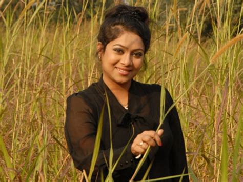 Bangladeshi Fashion Hot Actress Sabnurs Recent Picture In Black Dress