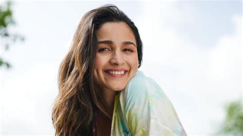 Alia Bhatt Becomes 4th Most Followed Indian On Instagram As She Crosses