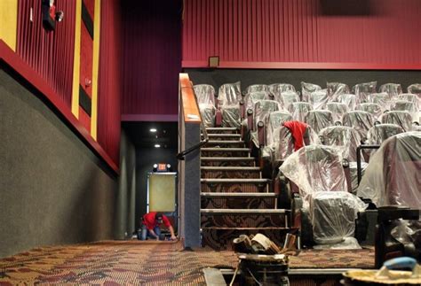 Located near shoshone falls, this hotel in twin falls, id offers easy access to shopping, dining, local sporting events and natural wonders. New Twin Falls Cinema Will Open at Midnight