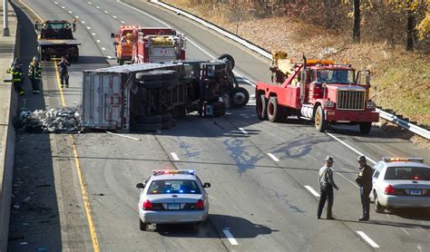 Truck Crash Closes I 95 South For Four Hours Connecticut Post