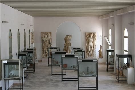 Cet appartement se trouve au 1er étage du bloc c de la résidence ambre aux jardins de carthage. From the National Museum of Carthage to the Antonine Baths ...