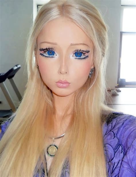 La Barbie Umana Che Si Nutre Solo Di Luce E Aria Foto Di