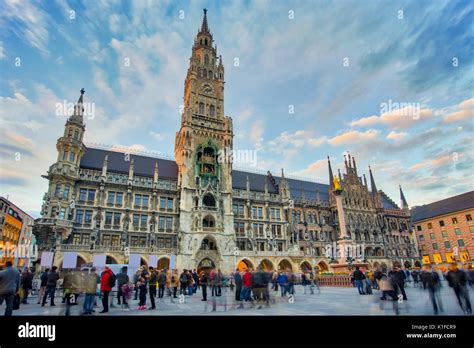 Das Neue Rathaus In München Deutschland Stockfotografie Alamy