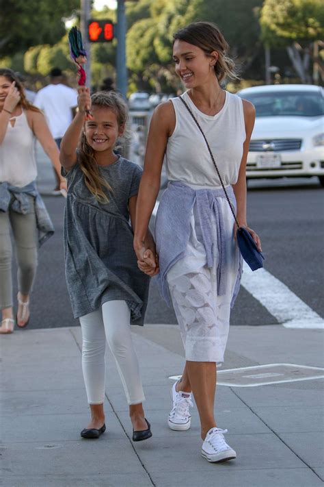 Jessica Alba Shopping With Her Daughter 07 Gotceleb