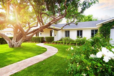 5 Reasons Why You Should Landscape Your Front Yard Agreenhand
