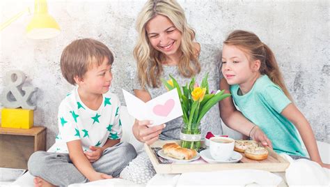 a top 9 free breakfast in bed for mom