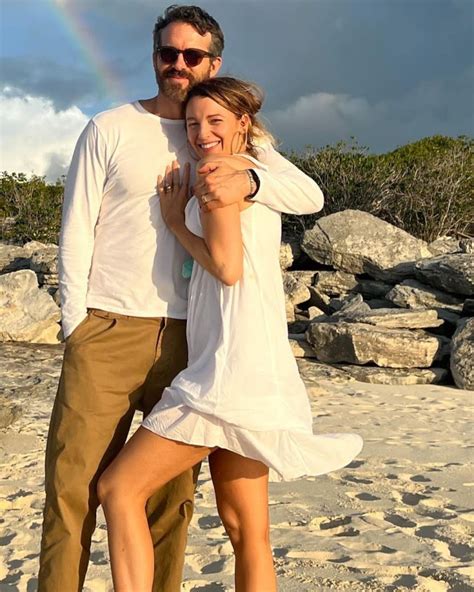 Ryan Reynolds And Blake Lively Pose For Romantic Beach Photo