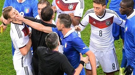 Le réseau du foot sur internet vous fait partager sa passion du ballon rond. Foot/Italie-Allemagne: des insultes, des coups et de la ...
