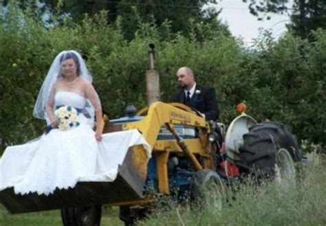 12 Hilarious Wedding Photo Fails 5 Is The Weirdest Thing Ive Ever Seen