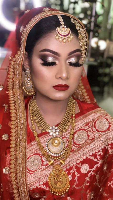 Bangladeshi Bride In Bangladesh Bridal Makeup For Brown Eyes Best Bridal Makeup Bridal Makeup