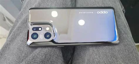oppo find x5 pro you are a stunner here is the black and blue ceramic design