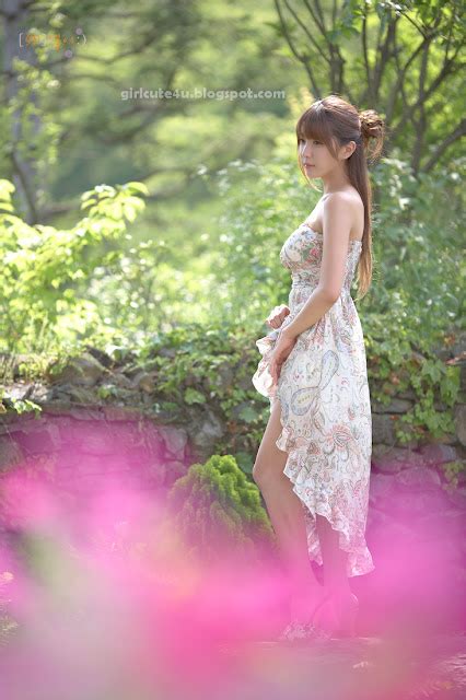 Heo Yun Mi Outdoors In A Strapless Dress Cute Girl Asian Girl Korean Girl Japanese
