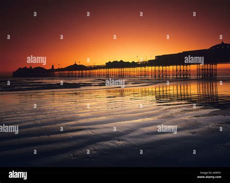 Sunset Brighton Pier East Sussex England Uk Stock Photo Alamy