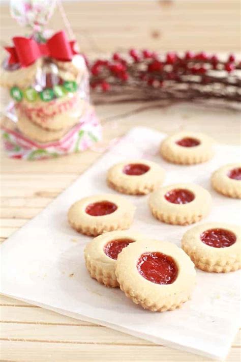 This puerto rican version with almond extract is simple but delicious. Worldwide Christmas Cookies - 31 Daily