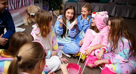 Пижамная вечеринка Изюминка — гадание и страшилки под одеялом
