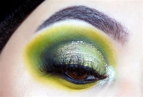 Green Cut Crease Eyeshadow Tutorial Step By Step With Pictures