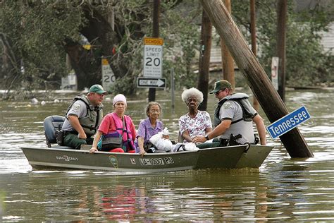 Hurricane Katrina Anniversary Powerful Photos Of Devastation In New Orleans Ninth Ward