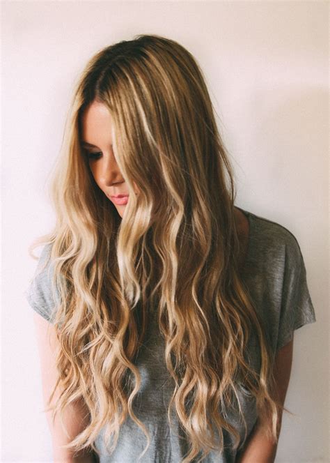 These long waves are so easy to do either with your traditional curling irons, flat irons or rollers. Beachy Waves Tutorial - Barefoot Blonde by Amber Fillerup ...