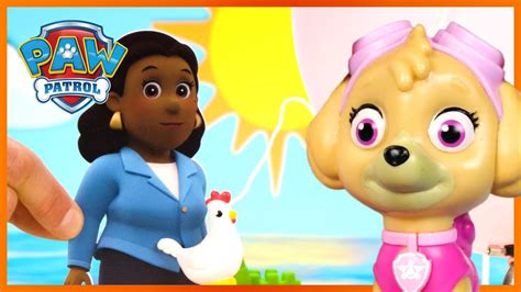 Skye Saves Mayor Goodway From Floating Away🎈 Paw Patrol Toy Pretend