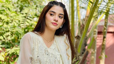 Zainab Shabbir Is Effortlessly Elegant In Traditional White Jora Lens