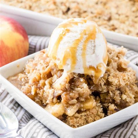 Easy Apple Crisp Dessert Fresh Crisp Apples Topped With A Buttery Oatmeal Crumble That S Baked