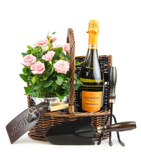 Shop gifts, flowers & champagne at blossoming gifts. Rose Gift Basket » Hampers £54.99 | FREE Chocolates ...