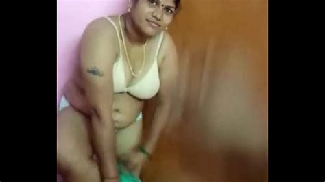Chennai Desi Bhabhi Aunty Removing Her Bra And Dress