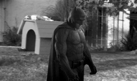 Primeira Foto Do Batman Vira Piada Na Internet Ben Affleck Is Sad Batman Cinema Com Rapadura