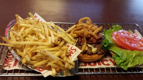 Our favorite restaurants bring dinner to you! SMASHBURGER, West Des Moines - Menu, Prices & Restaurant ...