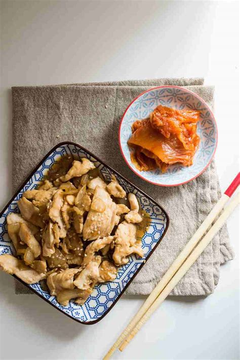 Chicken bulgogi is an easy and quick korean dish to prepare on a busy weeknight. keto chicken bulgogi recipe with sesame garnish - KETO Dieting
