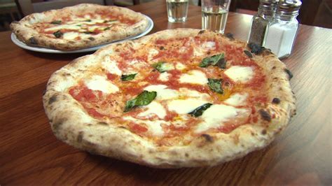 Enfant pizza 30 cm : Chicago's Best Neapolitan Pizza: Spacca Napoli Pizzeria ...