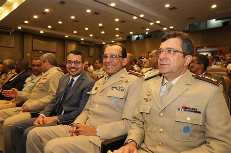 Extra 46, 2000 (ejemplar dedicado a: Novo comando para o Batalhão de Polícia Turística - Voenews