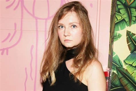 Who Is Anna Delvey The Fake Heiress In Netflixs Inventing Anna She