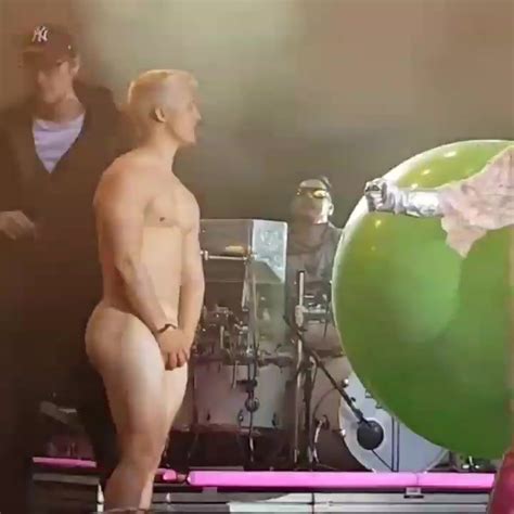 Full Monty Stage Crazy Guys Naked On The Stage Thisvid My XXX Hot
