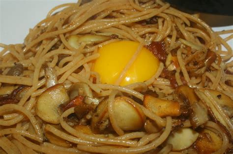 No, but really, this is one of those dishes that comes together in 15 minutes or less with just 5 ingredients of spaghetti, bacon, garlic, parmesan and eggs. Ghetto Fab Gourmet: Spaghetti Carbonara with Crispy Mushrooms