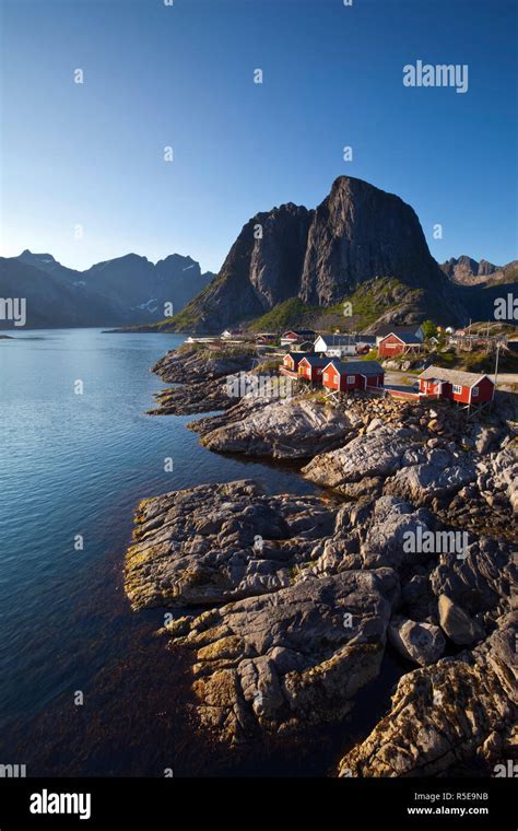 The Picturesque Fishing Village Of Hamnoy Hamnoy Moskenesoy Lofoten