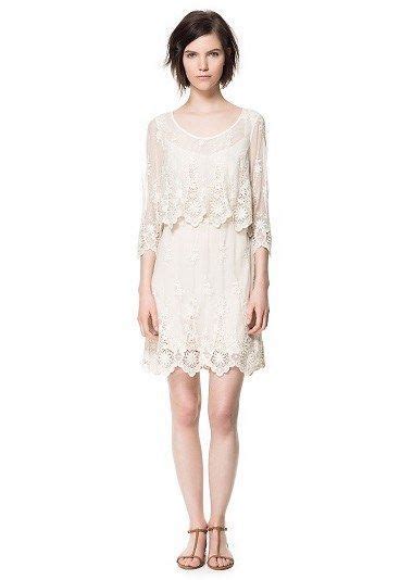 Couleur blanche avec fermeture éclaire couleur or. Robe dentelle zara