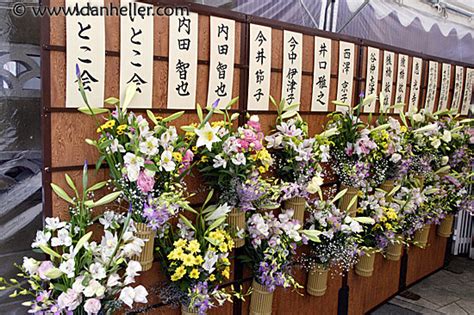 According to statistics, 99.82% of all deceased japanese are cremated. Funeral Flowers