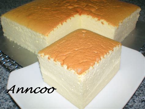 Japanese cotton cake is a pillow like sponge cake that is extremely jiggly and fluffy. Japanese Cotton Cheese Cake - Anncoo Journal