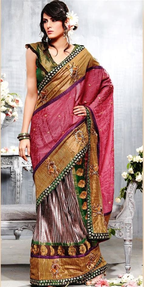Sari merupakan pakaian tradisional india yang mudah dikenali di seluruh dunia. Pakaian Tradisional Paling Populer Di Dunia | Wong Mbanyumas
