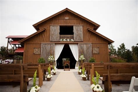 How To Plan A Beautiful Barn Wedding Helpful Ideas And Tips