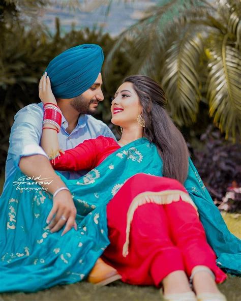 Pin By 𝙶𝚄𝚁𝙸 ♥ On ᴄᴏᴜᴘʟᴇ ♡ Punjabi Wedding Couple Indian Wedding Couple Indian Wedding Couple