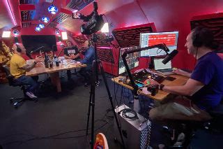 Not only is the joe rogan experience filmed and broadcast from here, but the unit also is filled with sports/gym. Joe Rogan Experience Podcast Equipment & Studio Setup ...