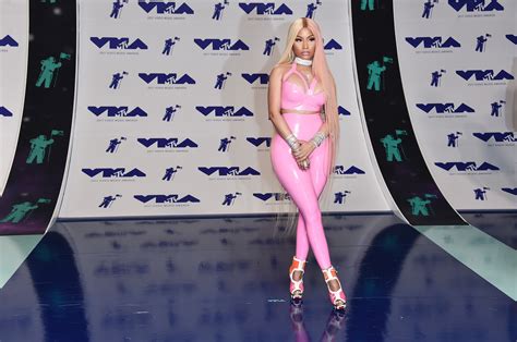 2017 Mtv Vmas Nicki Minajs Pink Latex Jumpsuit Time