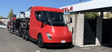 Tesla Semi Truck Spotted While Hauling Cars Wta Global Inc