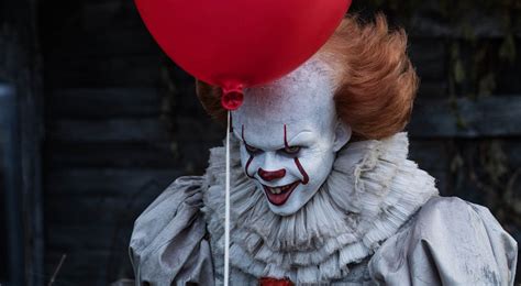 Stephen Kings Creepy Clown Is Far From Kid Friendly In Dark Violent